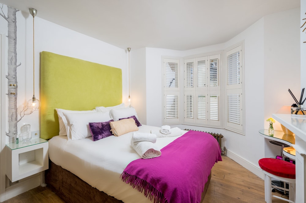 JOIVY Colorful Apt W/Garden, In Shepherds Bush