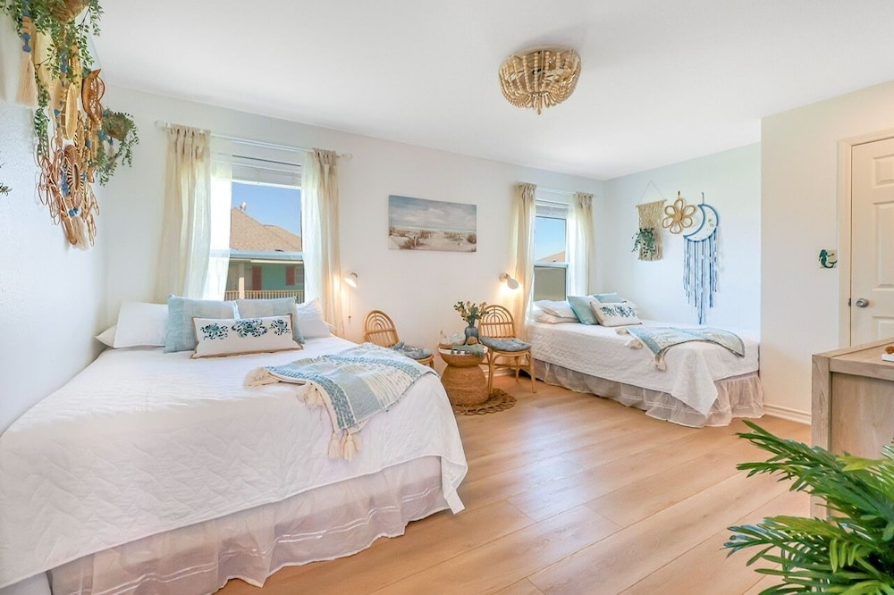 Beach'n Inn 3 Bedroom Home by RedAwning view 3