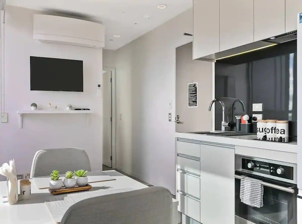 Sun Kissed Apartment With Panoramic Views photo 5