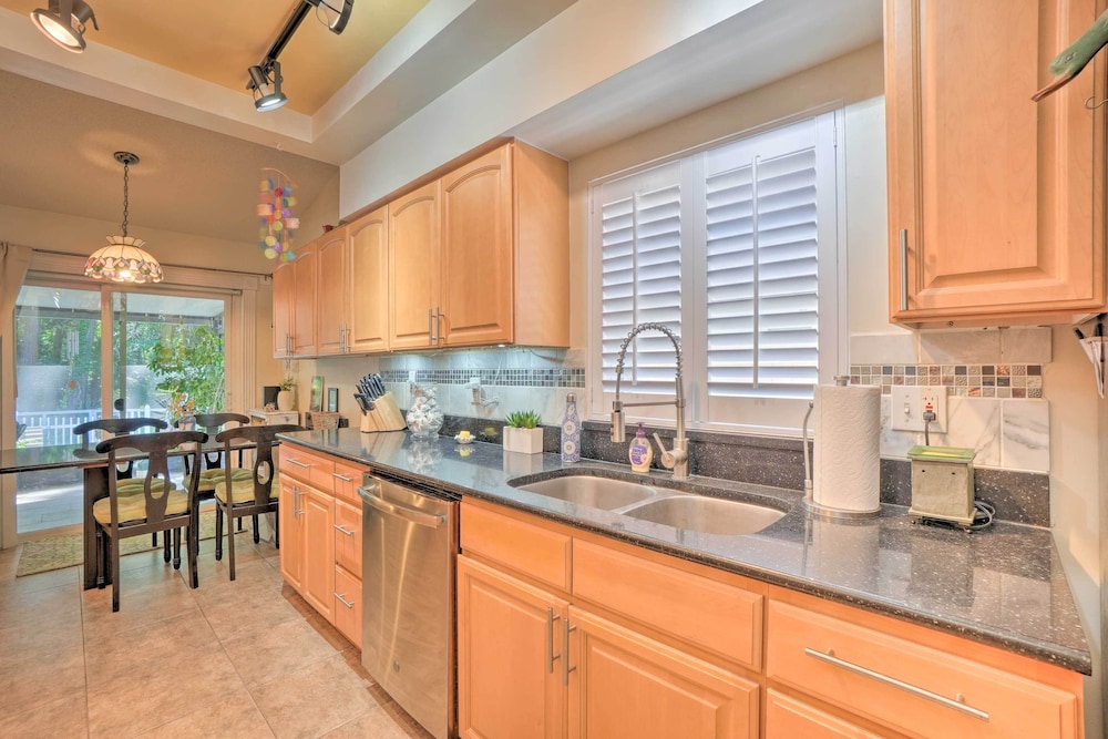 Tampa Home w/ Hot Tub ~ 15 Mi to Downtown!