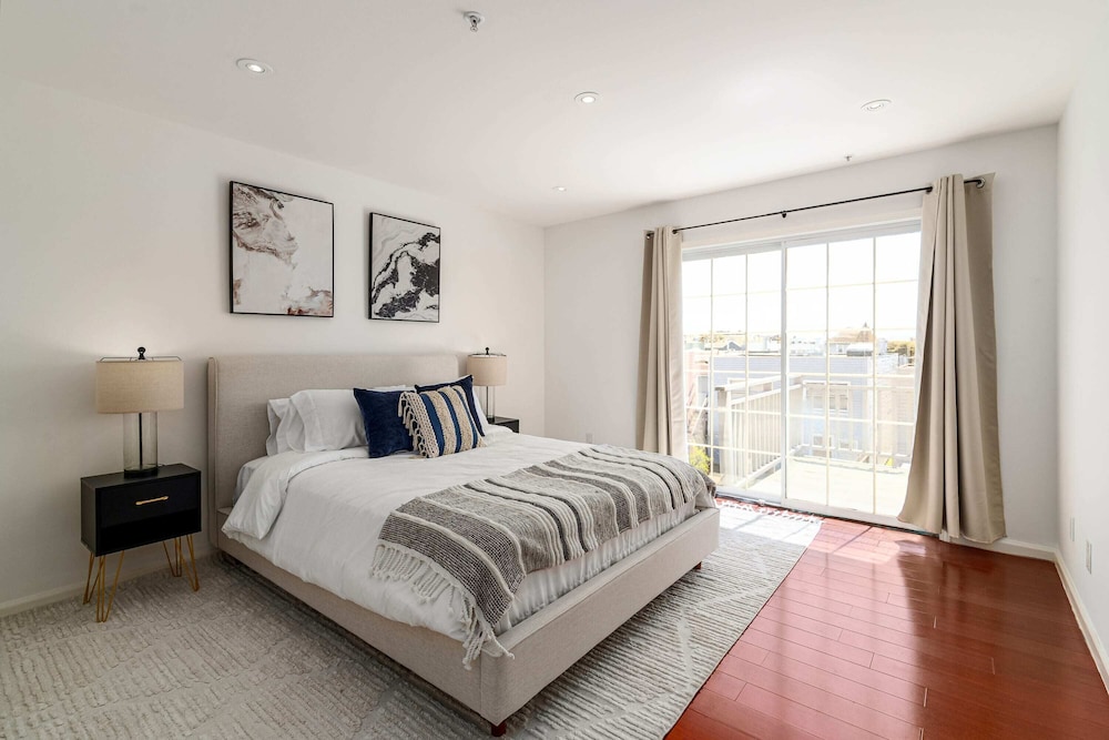 @ Marbella Lane - Vibrant 5BR Home in Daly City