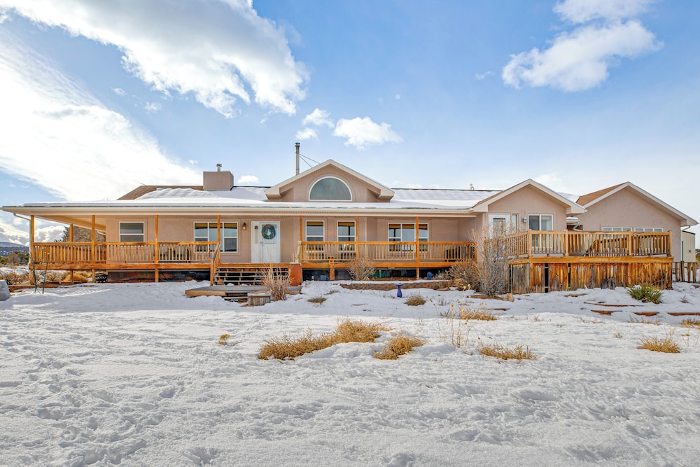 Luxe Mesa View Home on 35 Acres w/ Wraparound Deck