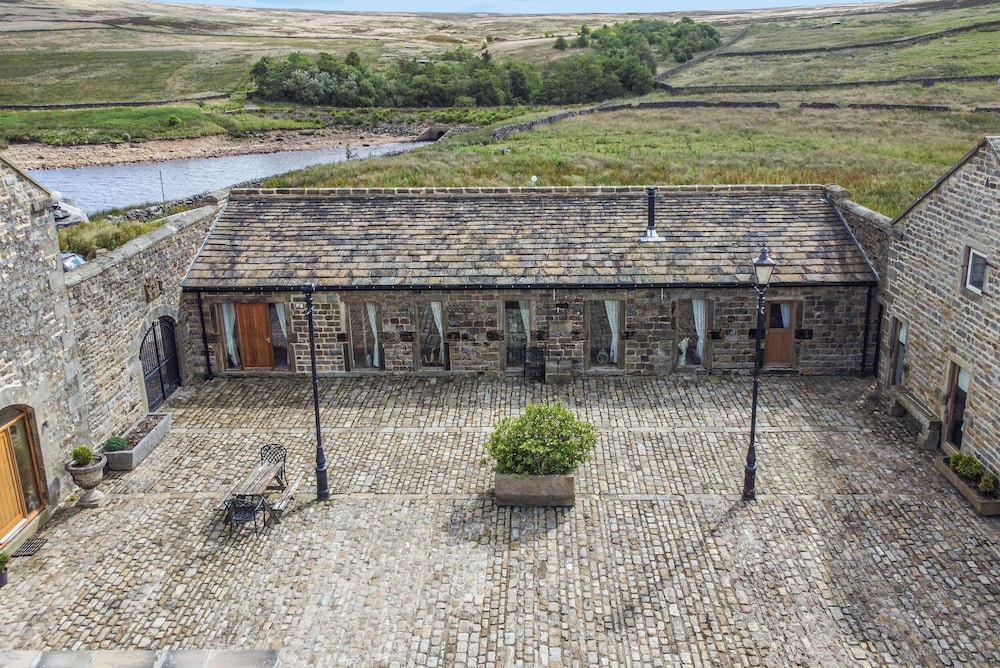 Snave Barn