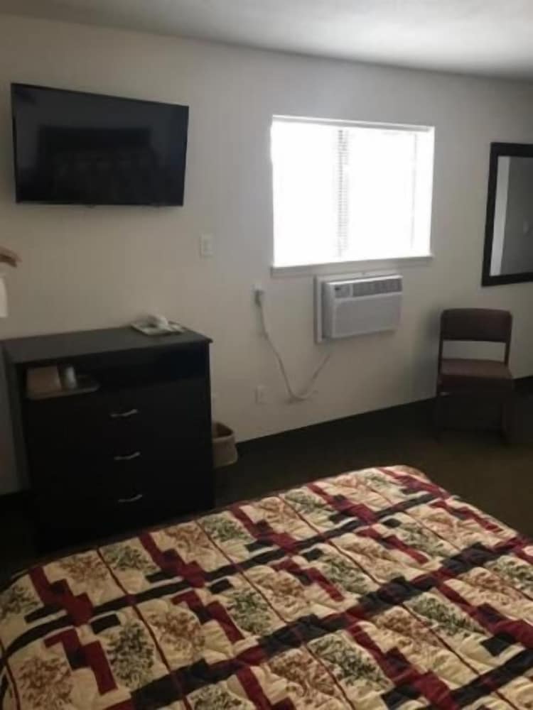 Midway Budget Inn