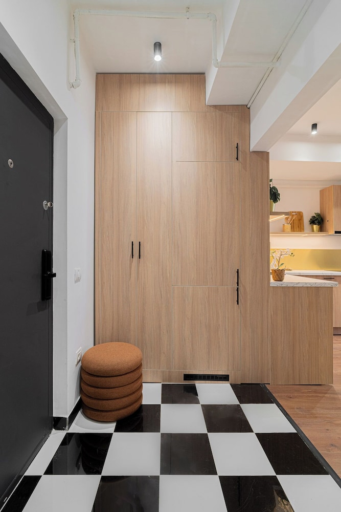Playful & Trendy 2BR on Regina Elisabeta, Steps to Cismigiu Gardens | Bathtub & Boulevard Views
