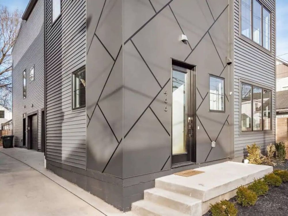 Work Of Art -3 Bedroom Elegant Townhome-columbus