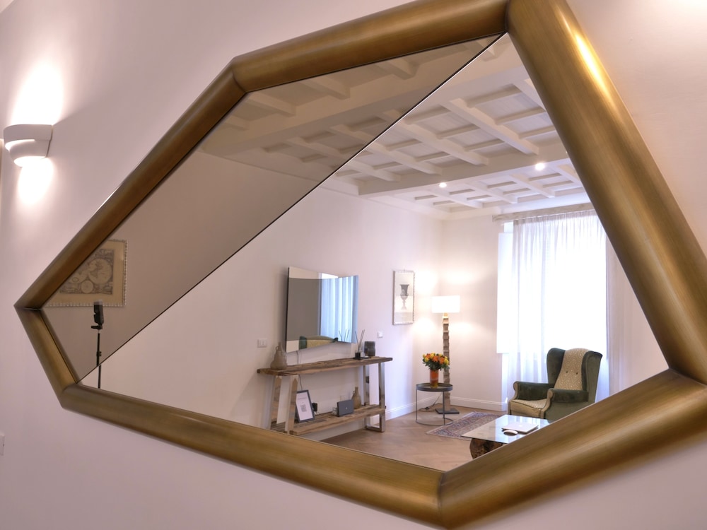 HELMIRAGE SUITE VIA DEL CORSO