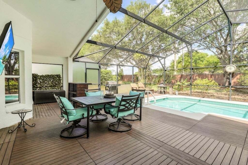 Large 4 bedroom Pool Home With Relaxing Vibes 4 Villa