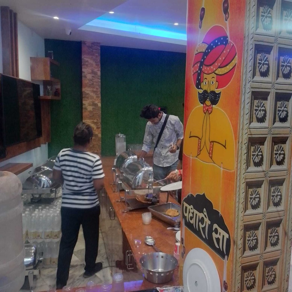 Food & Beverage