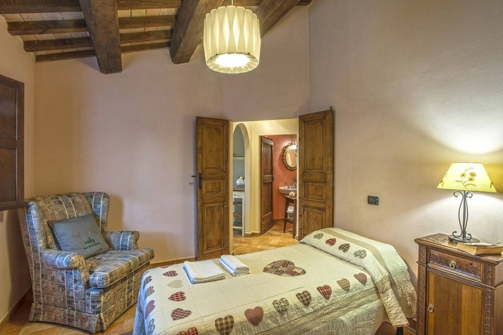 Casale Degli Ulivi 12 by Marche Holiday Villas