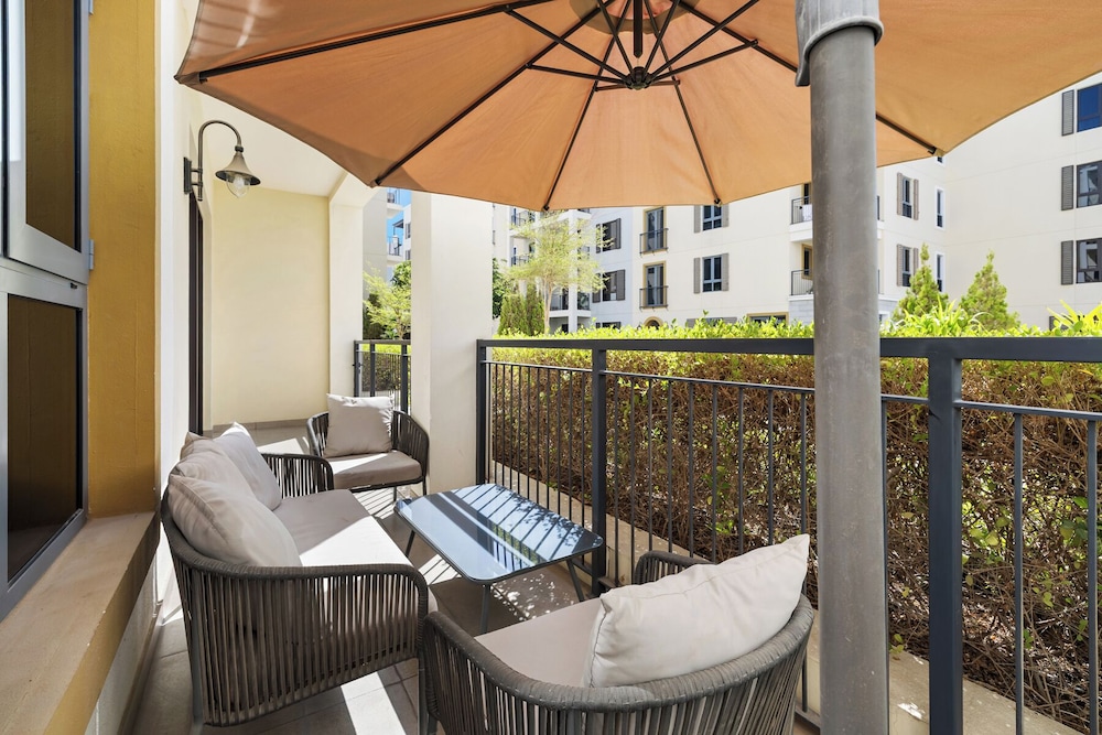 Stylish 2BR with Beach Access
