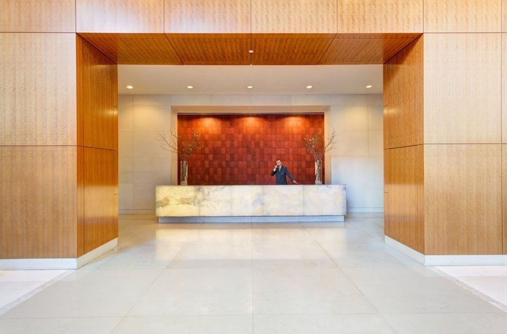Bright 2 Bedrooms 2 Bathrooms Unit With Balcony