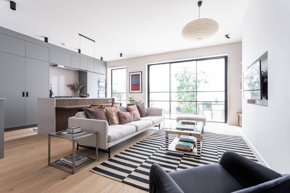 Redcliffe Square XII by Onefinestay