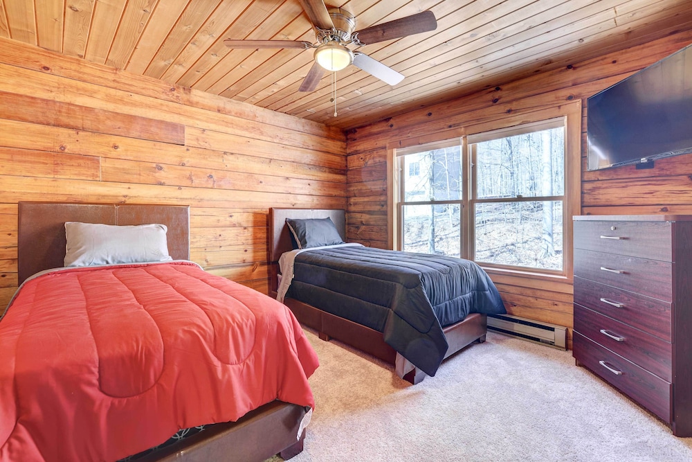 Pocono Vacation Rental With Game Room! view 5