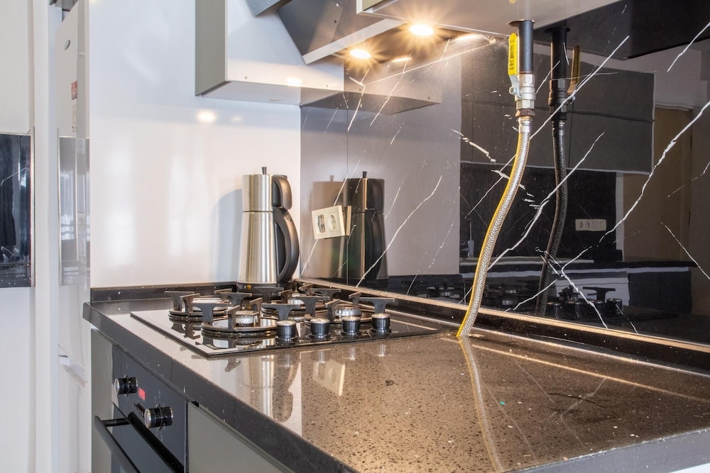 Magnificent Flat With Jacuzzi in Karsiyaka view 5