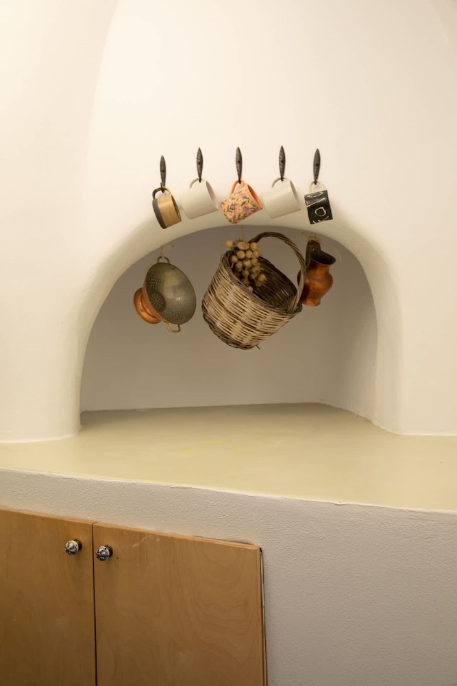 Amphora Charm Suite - Akrotiri Escape
