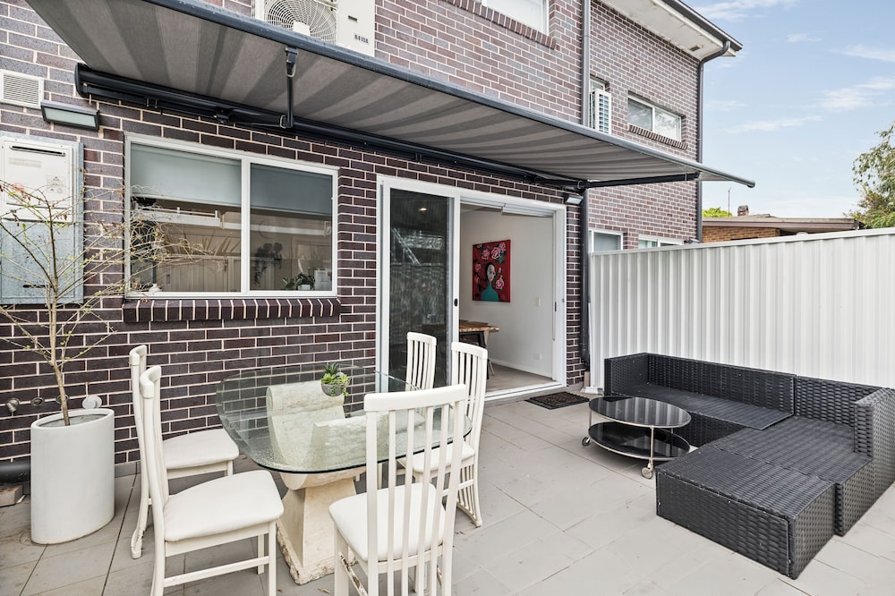 StayAU 4BR Modern Townhouse Asquith