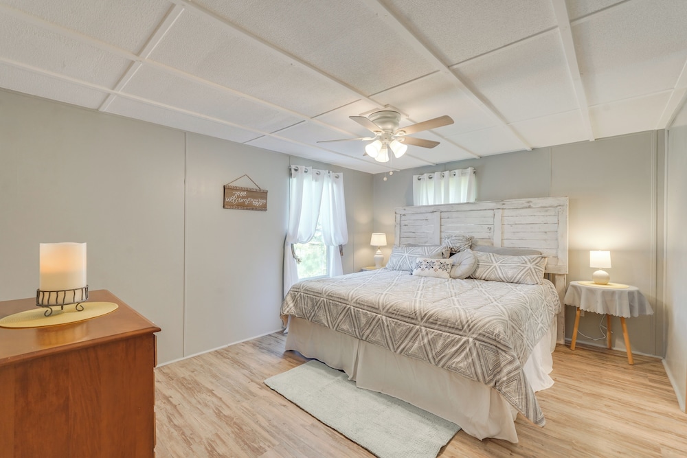 Fish, Swim & More: Quiet Retreat on Lake Sinclair!