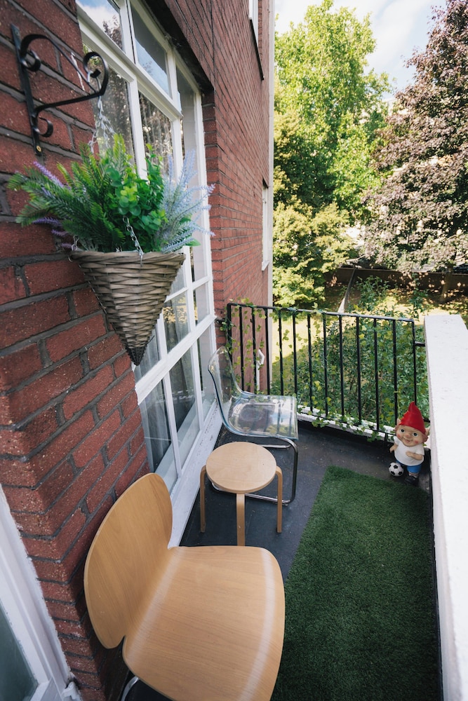 Stylish London Apartment in Hallfield Estate