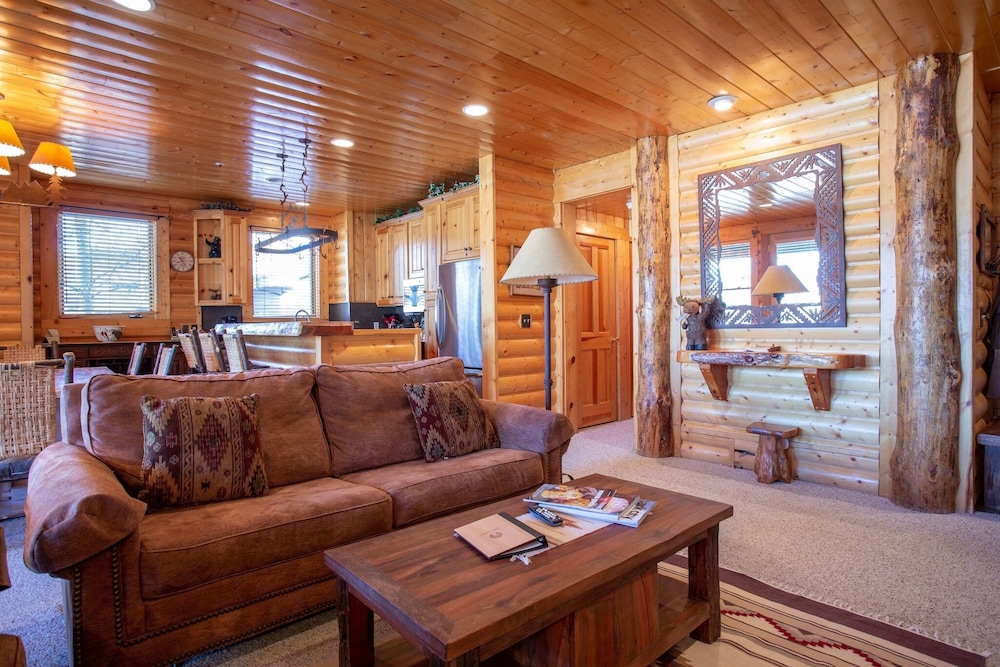 Comstock Lodge at Deer Valley Resort - Two Bedroom Condo with Hot Tub #101 2 Condo