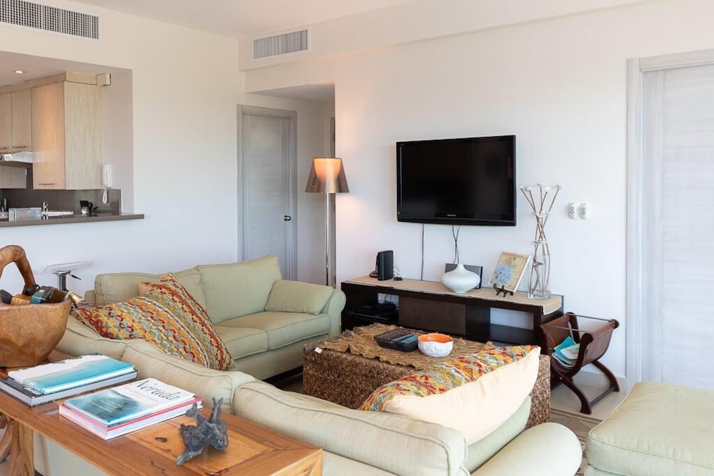 The Beach-front Condo by Acomodo Long Stay Only