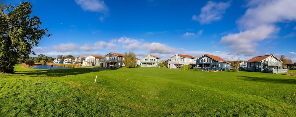 Luxury Lodge w/ Hot Tub on 400-Acre Estate