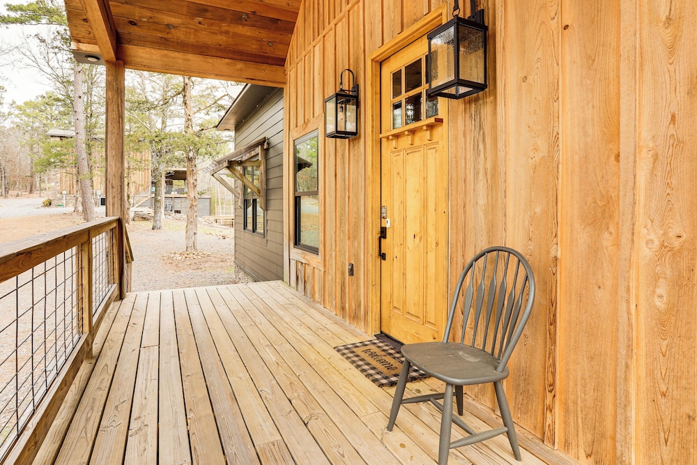 Lake Views & Golf Access at Secluded Drasco Lodge