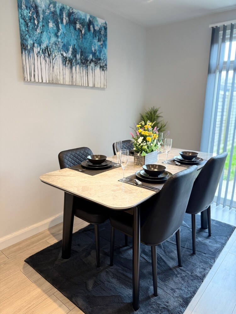 Harlow Cozy 3-bed House Retreat
