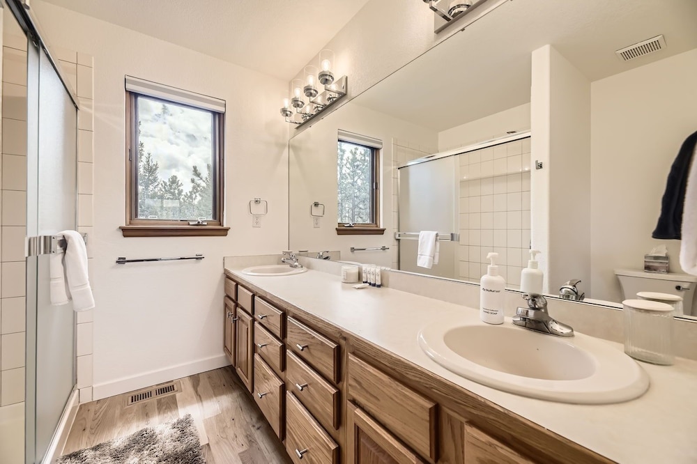 Pine Cabin 3 Bedroom Home