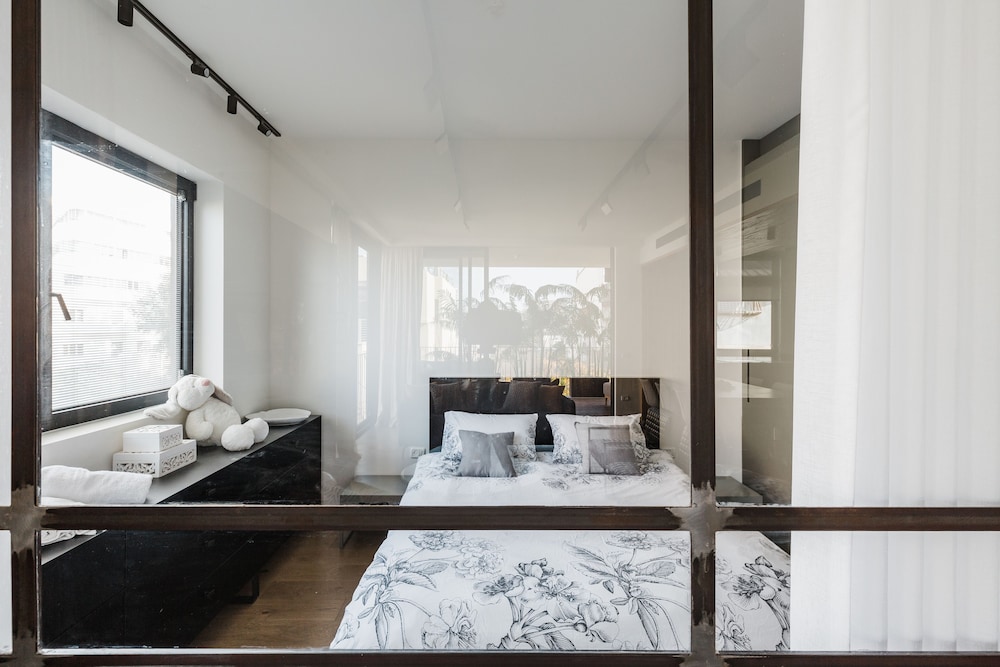 New luxury Apt in Neve Tsedek 3BDR N17 view 2