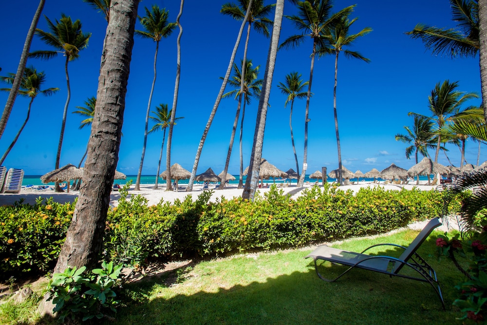 Los Corales Beach Village