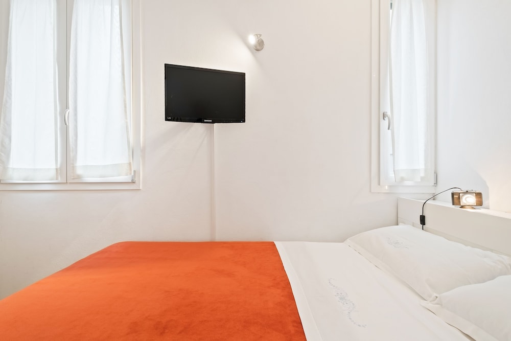Pratello Luminous & Cozy Apartment In Centro photo 3