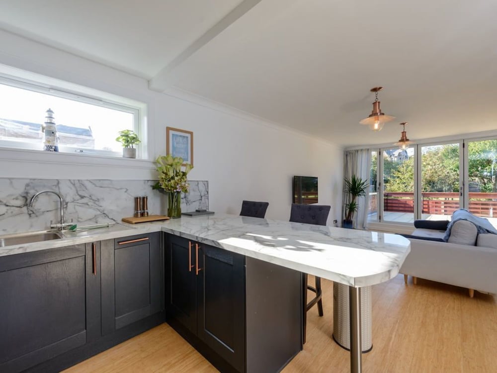 Cooleens- Chic 1-bedroom Apt. in North Berwick view 4