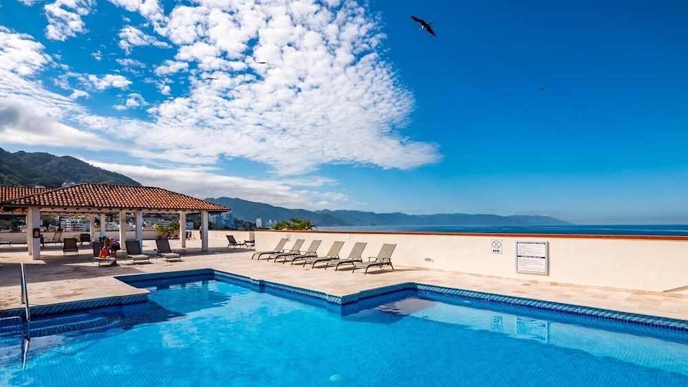 Ocean View 2Br Condo-balcony-beach-pool - 902