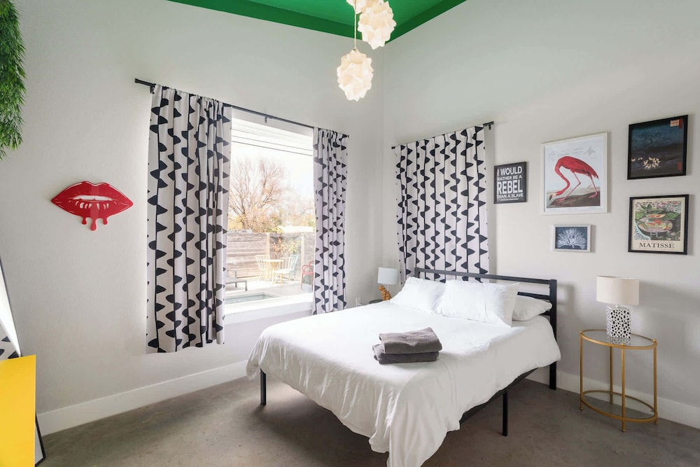 Stylish 4BR Home w Pool Hot Tub Near Downtown
