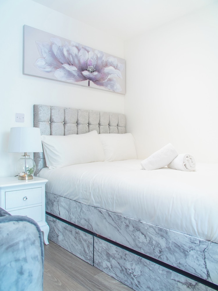 Sheffield City Apartment Retreat