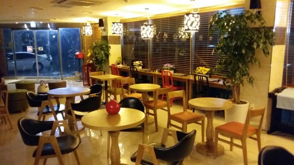 Jeju R Hotel & Guest House - Hostel