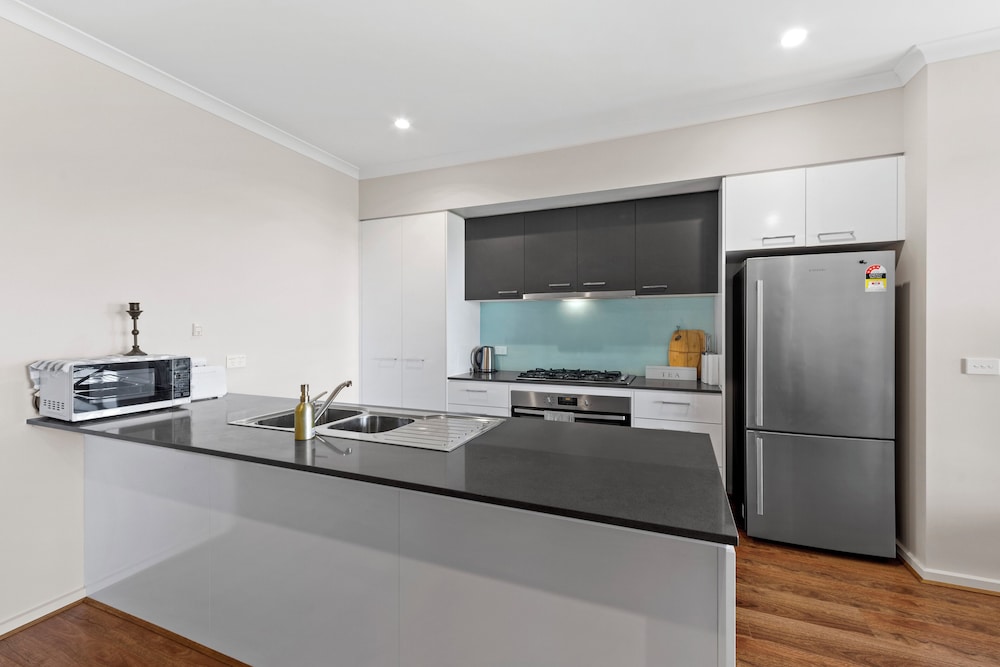 golf pool 2B House in point cook VIC