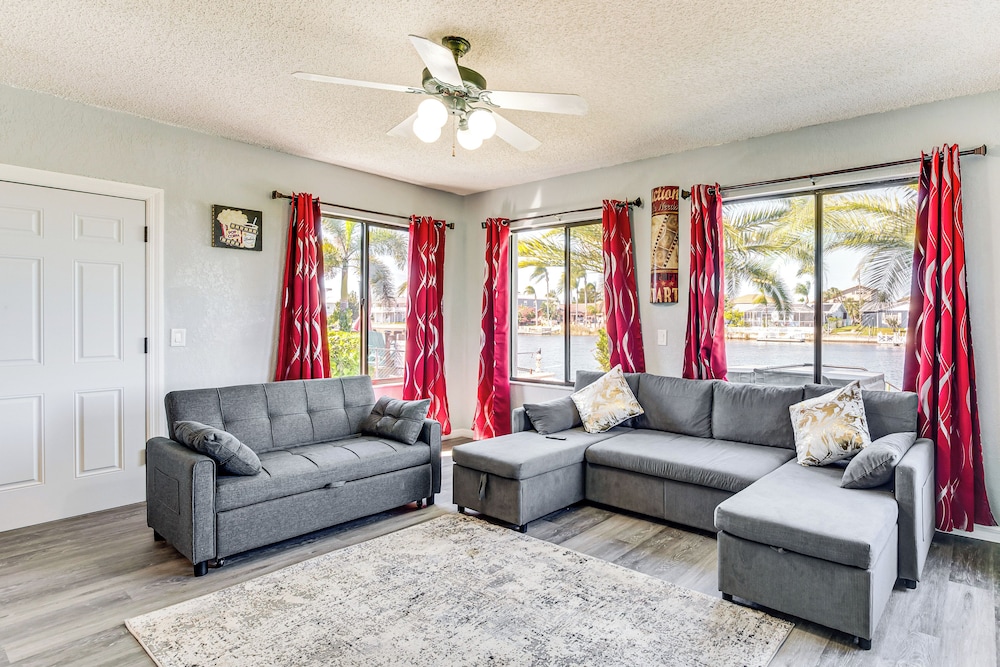 2 Mi to Beach: Canal-front Home in Hernando Beach