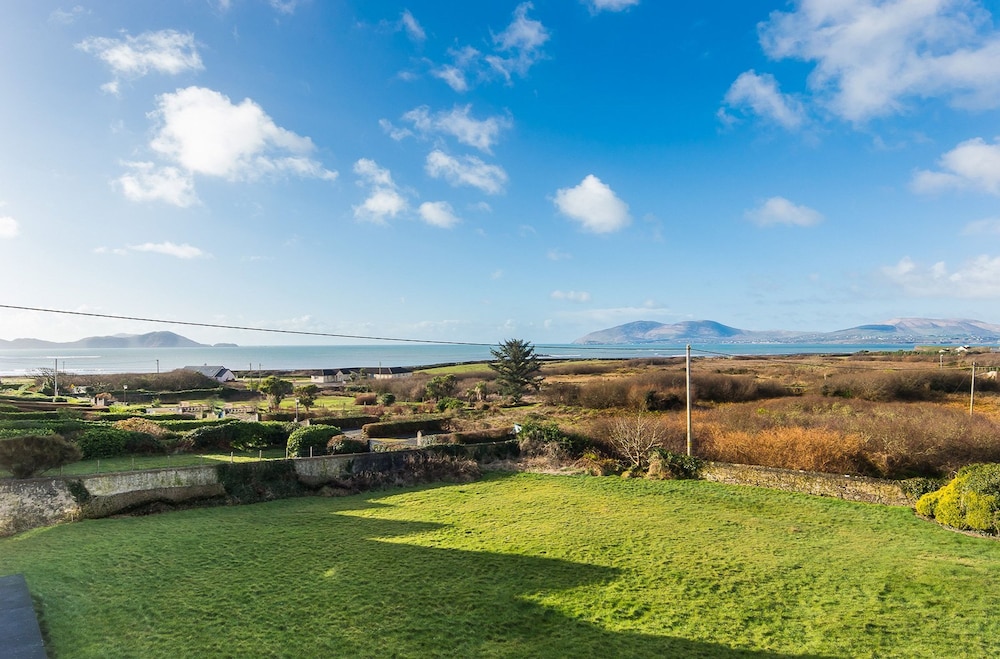 Family Beach House Located Within a Short Stroll of Waterville