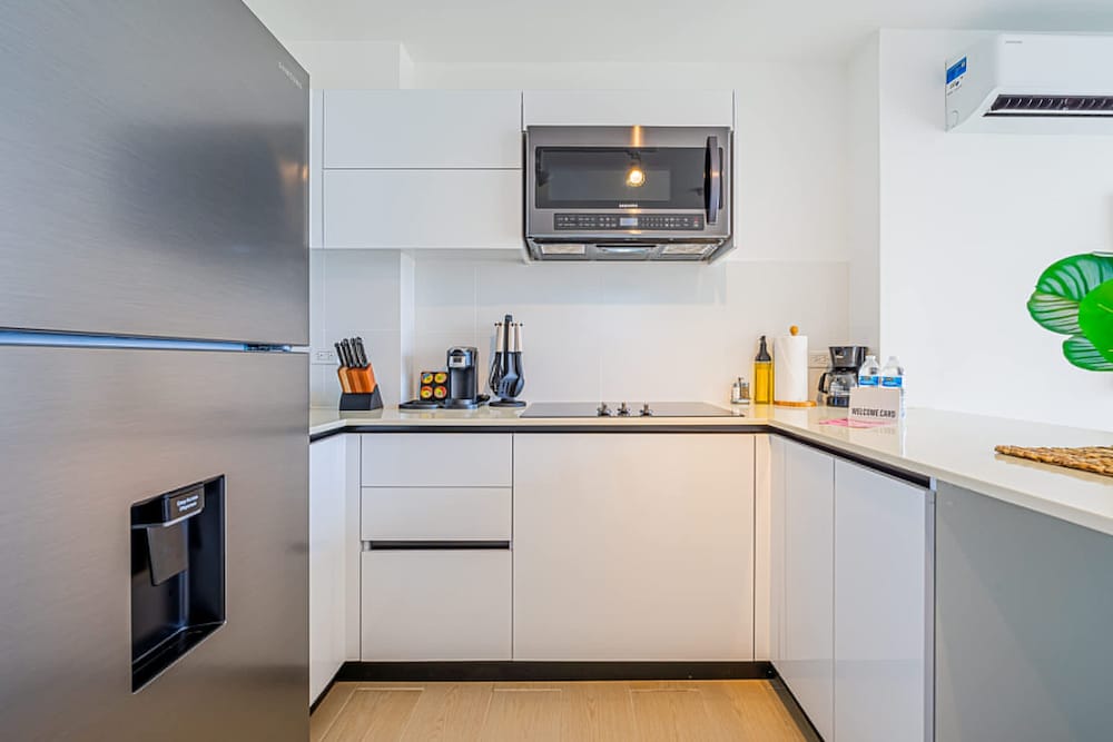 w Majestic 1BR w Stunning Balcony View
