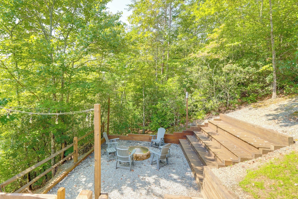 Family Oasis w/ Game Room & 2 Decks in Blue Ridge!