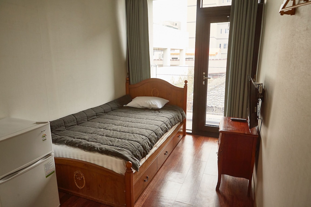 Hotel Guest 145