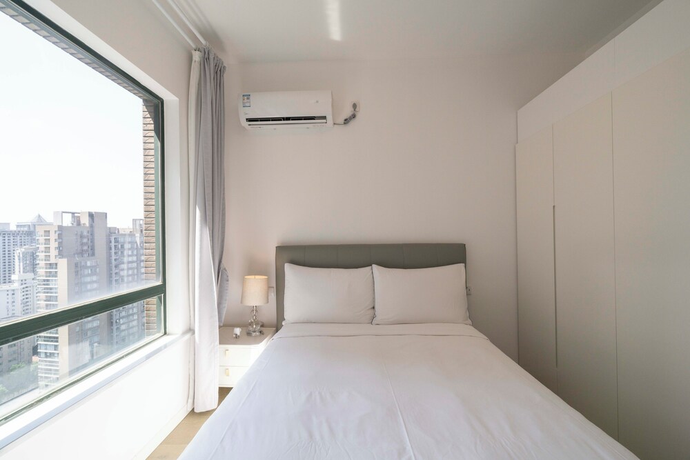 Tyms Elegant 4BR 2BA Apt Xujiahui Malls