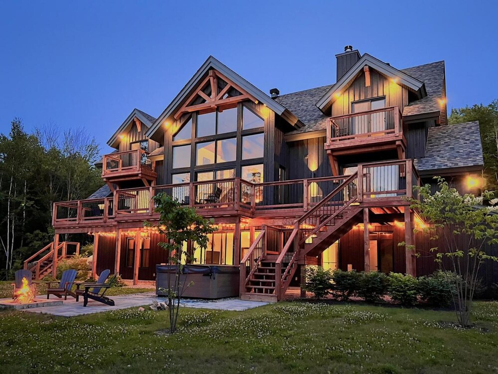 Black Bear - Luxury Mountain-top Villa With hot tub
