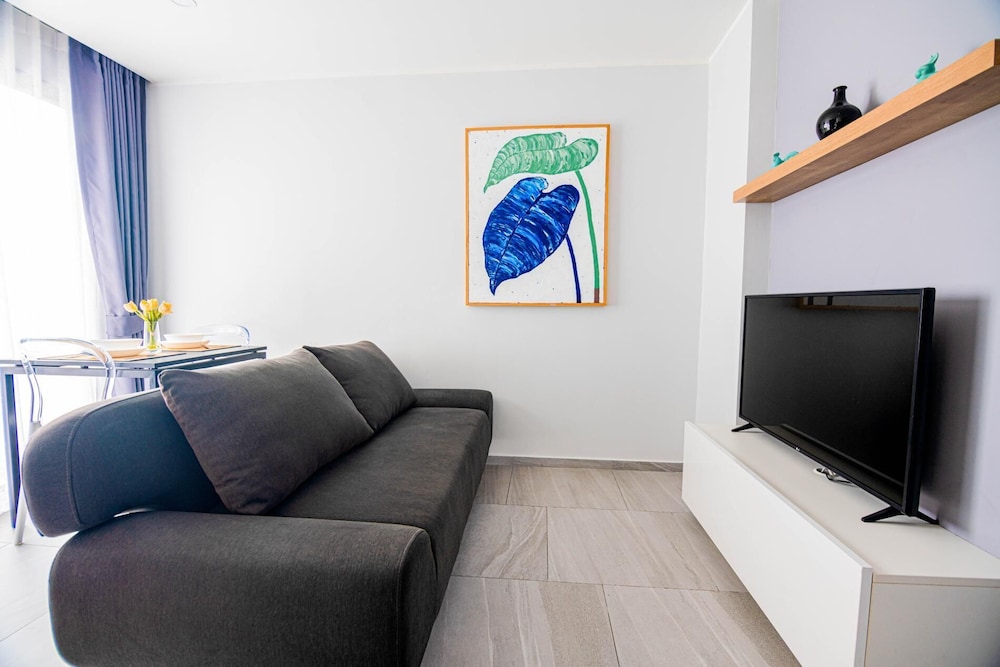 1BR Apartment near Villa Market  T2-423