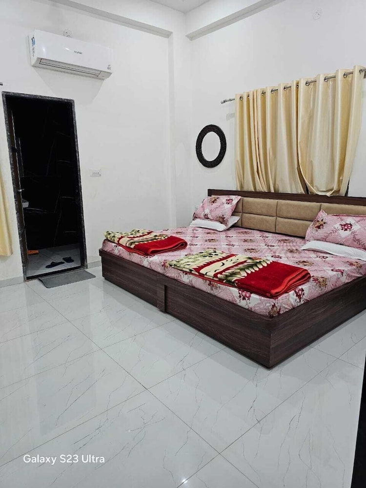 Hotel Virat palace