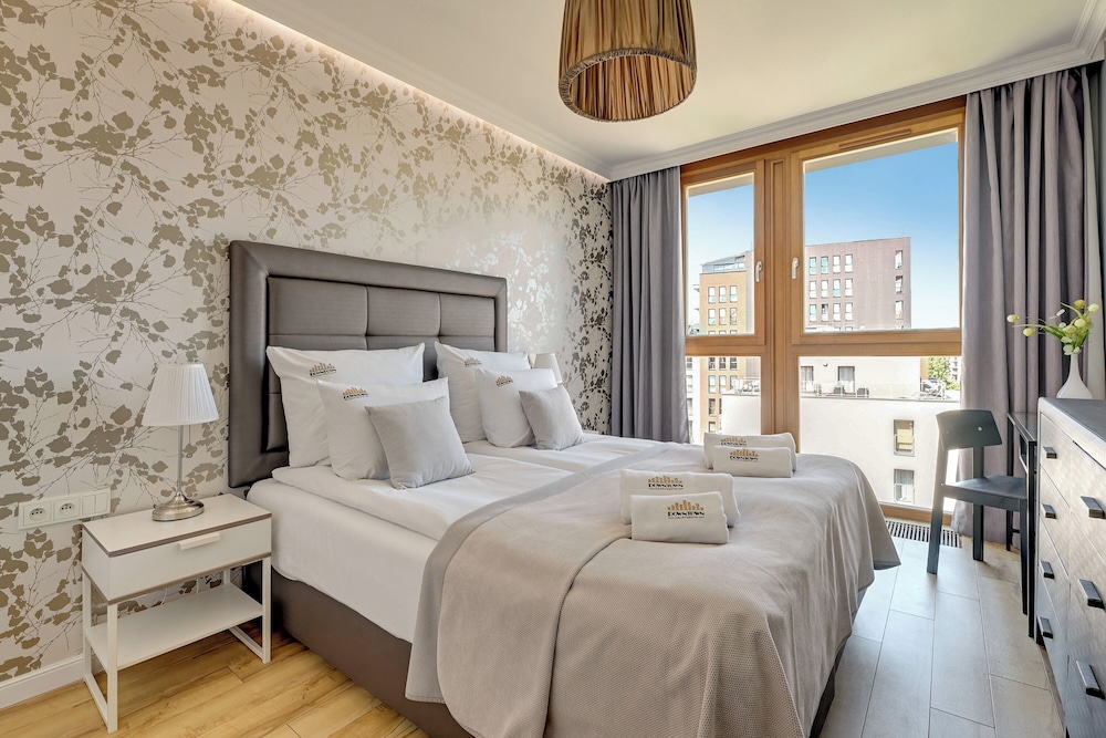 Aura - Riverside & Parking by Downtown Apartments