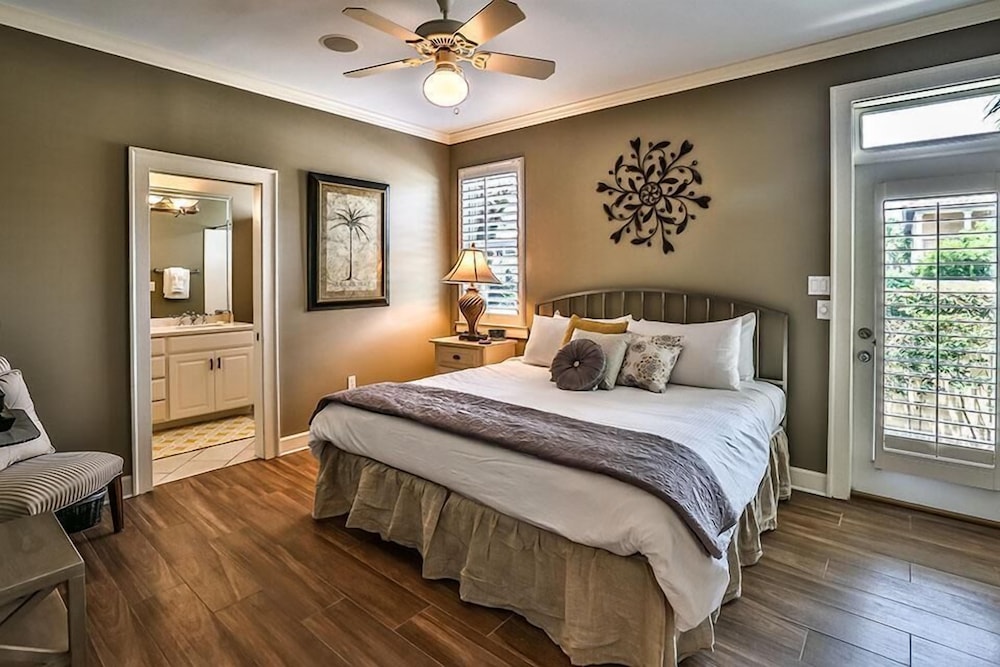 Son Kissed 4 Bedroom Holiday Home by Five Star Properties