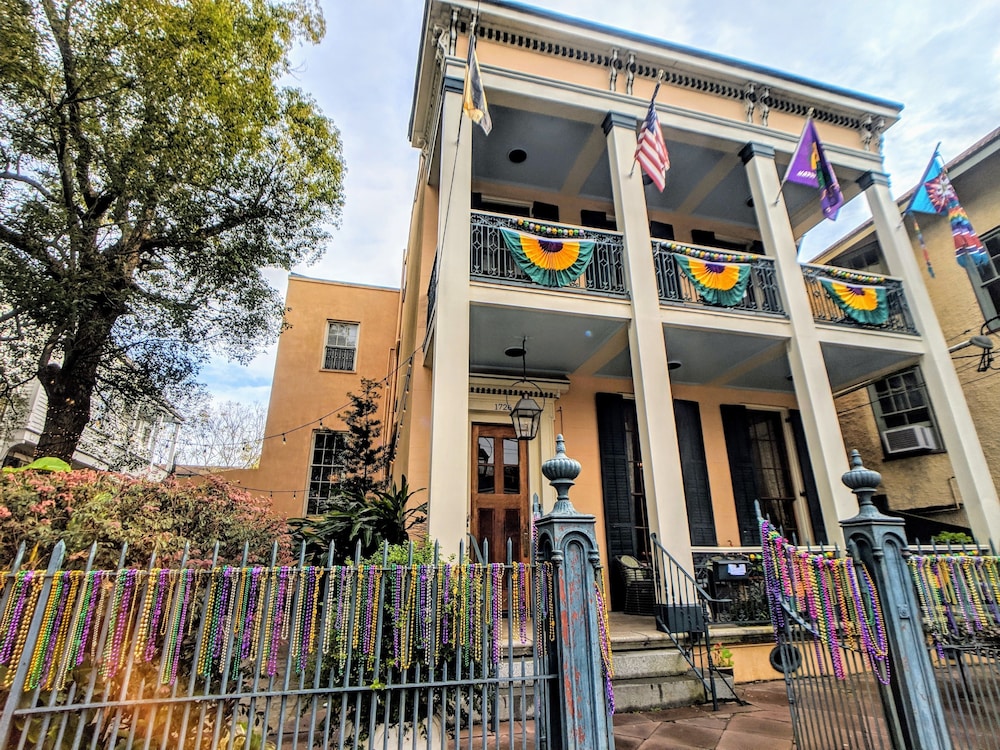 Parisian Courtyard Inn - Image 1